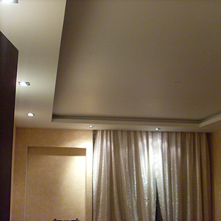 Потолок из гипсокартона, встроенные светильники